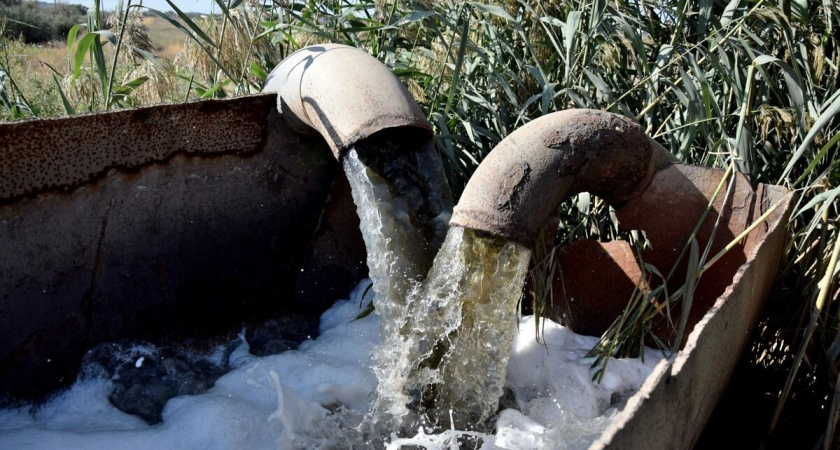 На Бурейской в Волгограде льется «коммунальный» водопад