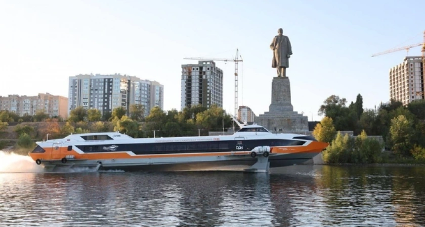 Волгоград снова увидел «Метеор»: легендарное судно на подводных крыльях прошло через город