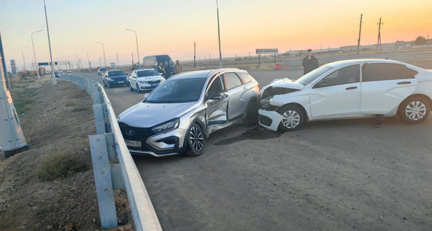 В Волгограде «Лада» врезалась в «Тойоту»: трое погибли