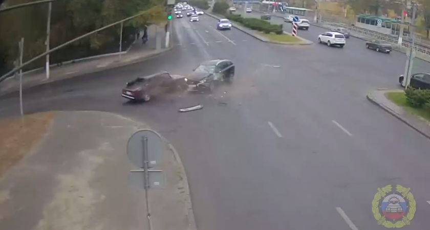 В Волгограде пассажирка ВАЗа погибла в жуткой аварии