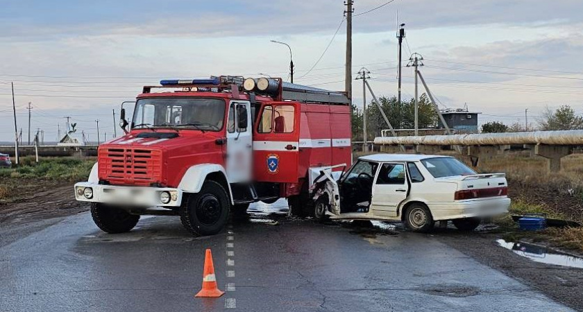 Пожарная машина попала в аварию в Светлоярском районе
