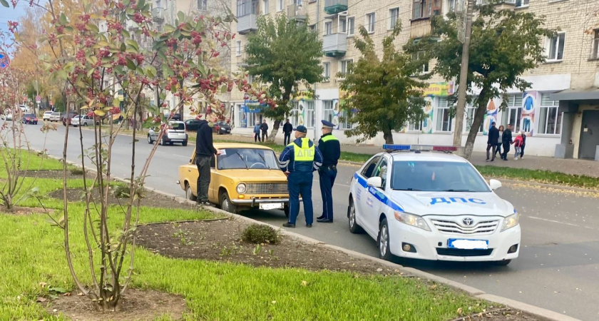 Эти 3 документа показывать инспектору ГАИ нельзя: почему и к чему это может привести