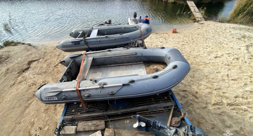 Две лодки отправили на штрафстоянку на Варваровском водохранилище в Волгоградской области