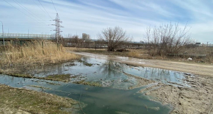 Суд взыскал с волгоградской УК миллион за канализационное «болото» в центре города