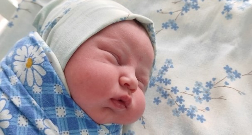 Редкое и благородное имя для девочки — пришло из Древней Греции. В переводе означает «благомыслящая» и «радостная душа»