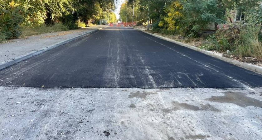 Более 20 тысяч «квадратов» асфальта уложили в Волгограде после ремонта коммуникаций