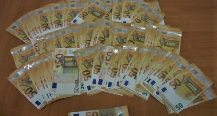 Волгоградка поплатится за 1400 евро, скрытые от таможни в аэропорту