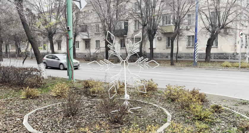 Сугробы с QR-кодами и звездное небо украсят Волжский к Новому году