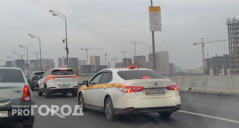 Пассажиры и водители такси в Волгограде пострадали из-за мощного сбоя приложений