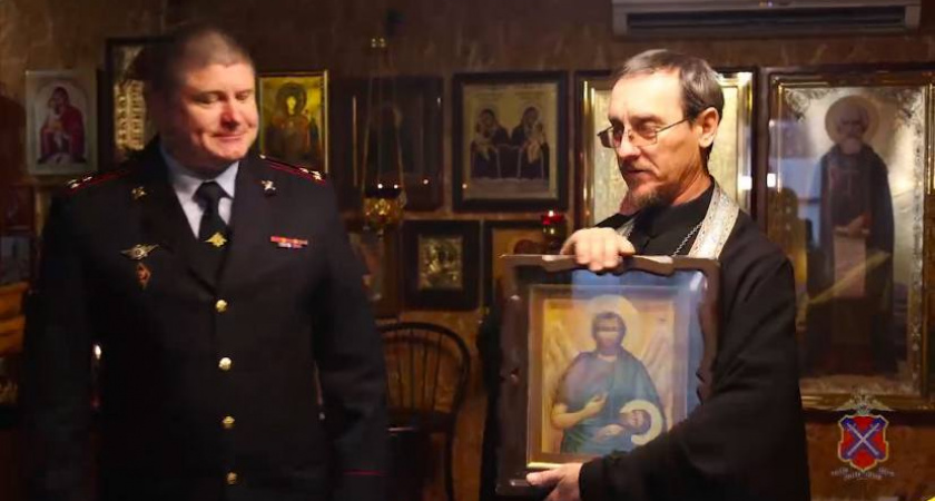 В Волгограде полицейские вернули храму похищенные святыни