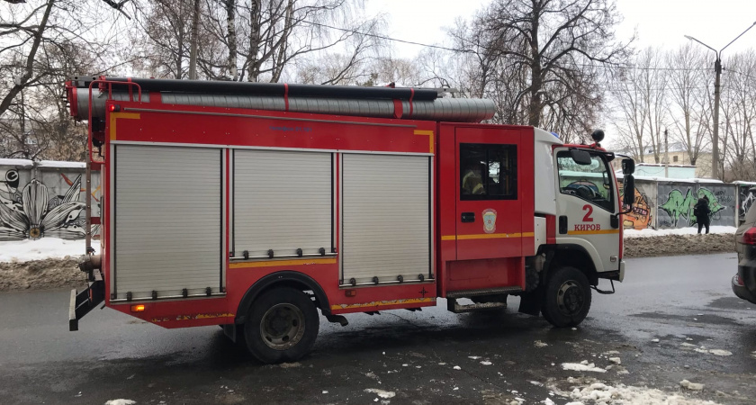В Волгограде произошел пожар на автомойке из-за вспыхнувшего бензовоза