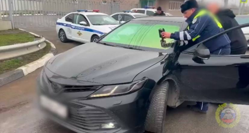 В Волгоградской области 15 автомобилистов получили штрафы за тонировку стекол