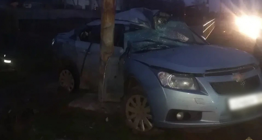 В Волжском пьяный водитель на «Шевроле» отправил машину в стойку газовой трубы