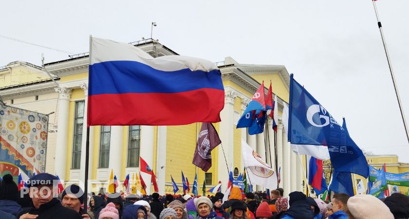 Волгоград потратит 5 млн рублей на гигантские флаги и маленькие флажки к новому году