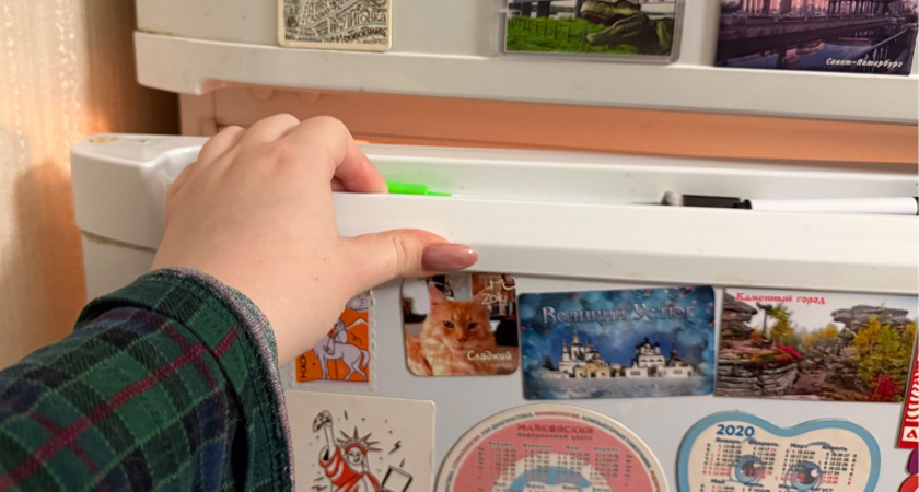 Ставлю это в холодильник на ночь и к утру избавляюсь от вони в холодильнике: не верила, пока сама не попробовала - свекровь научила