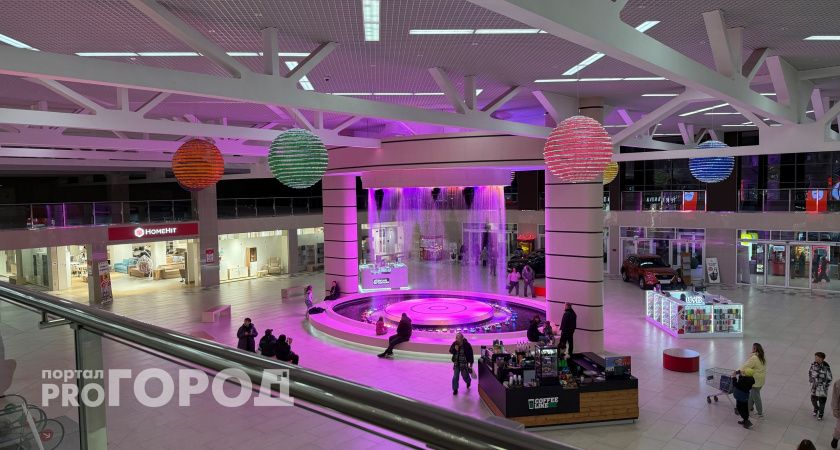 Экс-мэр Волгограда Чехов открыл современный торговый комплекс вместо старого рынка