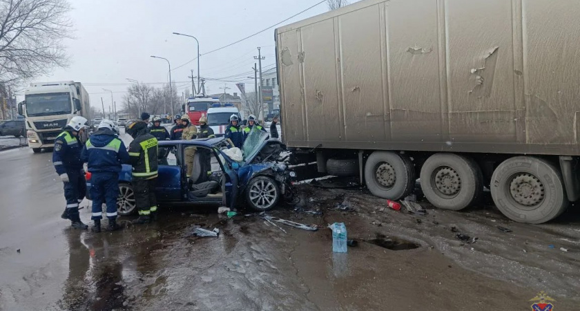 Четыре человека пострадали в тройном ДТП в Волгограде