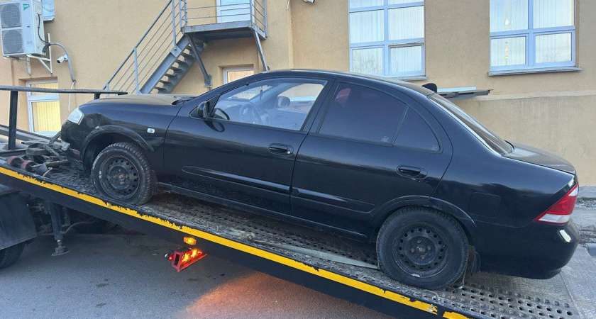 В Волгограде должница заплатила налоги только после того, как у неё забрали машину​