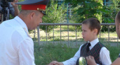 Полицейские вручили детям светоотражатели