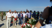 Поклонимся великим тем годам…