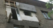 Под Волгоградом в жилой пятиэтажке обрушился балкон вместе с людьми
