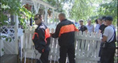 В центре Волгограда демонтировали самовольно построенное летнее кафе