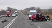 Под Волгоградом от лобового столкновения погибли водитель и его пассажирка