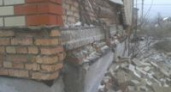 В Волгограде обрушилась кирпичная облицовка жилого дома