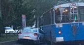 В Волгограде 15-й троллейбус протаранил «Волгу»