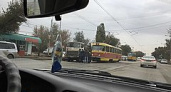 В Волгограде на Ангарском столкнулись трамвай, «десятка» и мусоровоз