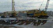 В Волгограде у крана на стройплощадке из-за ветра оторвало стрелу