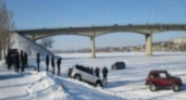 Под Волгоградом  «Нива Шевроле» провалилась под лед 