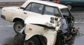 В Волгограде в ДТП машину разорвало пополам