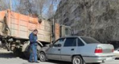 В Волгограде столкнулись мусоровоз и «Дэу-Нексия»