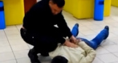 В Волгограде охрана супермаркета заковала в наручники покупателя