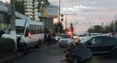 В Волгограде маршрутка влетела в столб