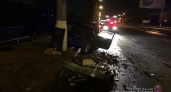 На севере Волгограда водитель-лихач протаранил световую опору