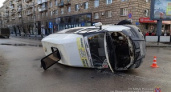 В центре Волгограда перевернулась маршрутка с пассажирами