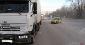 В Кировском районе малолитражка столкнулась с грузовиком