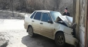 В Волгограде девушка-водитель влетела в угол дома
