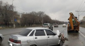 В Волгограде молодой водитель влетел в экскаватор-погрузчик