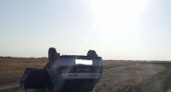 Под Волгоградом водитель опрокинул машину и сбежал