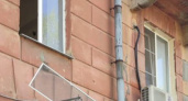 В Волгограде двухлетний мальчик получил серьёзные травмы после падения из окна второго этажа