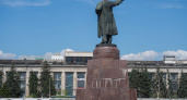 Памятник Ленину спрятали за забором — в центре Волгограда начали дорогой ремонт