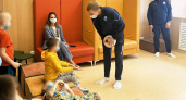 Волгоградские футболисты провели зарядку с юными пациентами онкодиспансера и зарядили их на победу