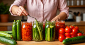 Ни одна банка с огурцами и помидорами не взорвется. Полезные хитрости для консервирования от опытных хозяек
