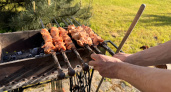 Все лето только и готовлю мцвади — настоящий грузинский шашлык: сок стекает по рукам, вкусный и мягкий