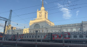 В Волгоградской области пожар у путей задержал три пассажирских поезда