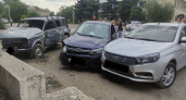 В Ленинске водитель "Нивы" протаранил четыре автомобиля