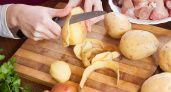 Как правильно чистить картошку: умеют не все - ошибаются 90% хозяек